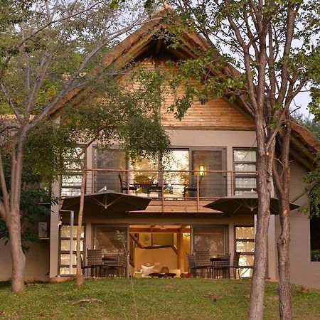 Victoria Falls Safari Suites Exteriör bild