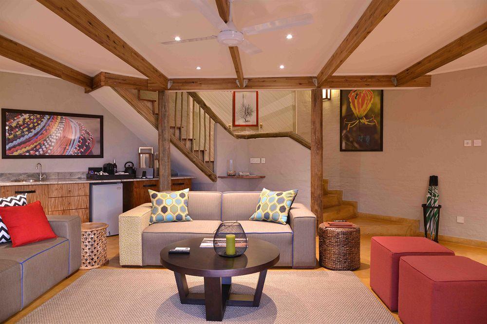 Victoria Falls Safari Suites Exteriör bild