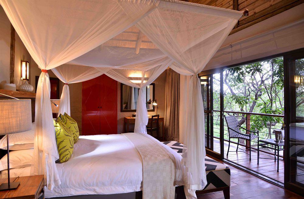 Victoria Falls Safari Suites Exteriör bild