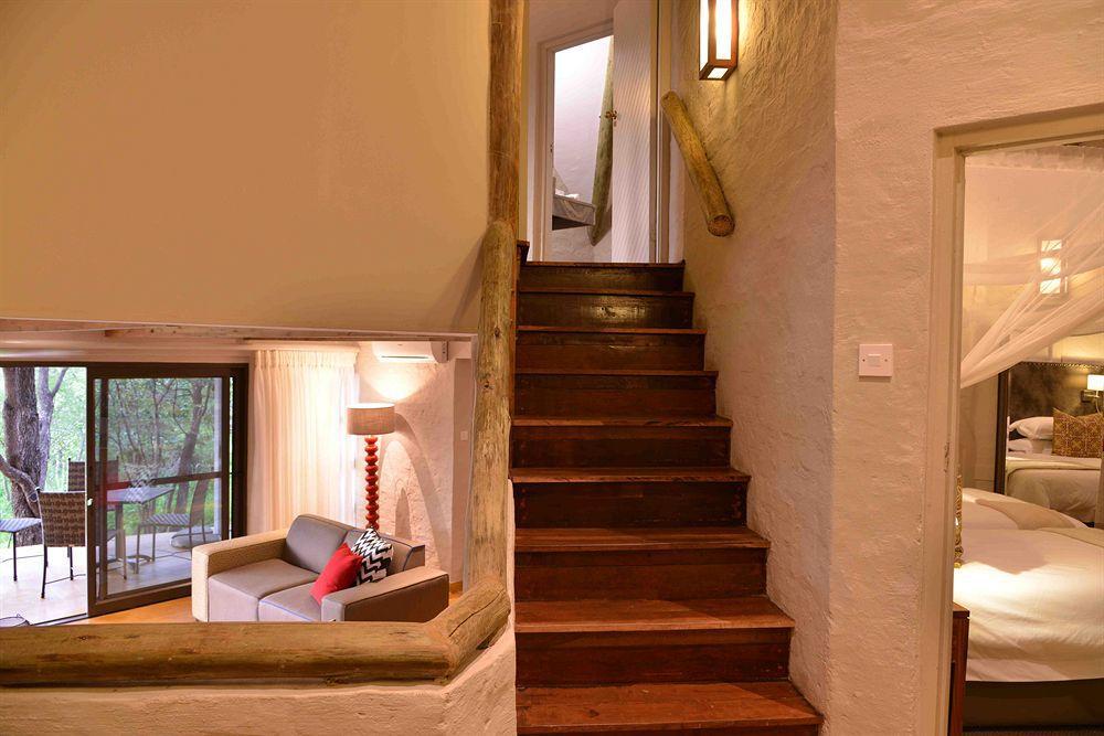 Victoria Falls Safari Suites Exteriör bild