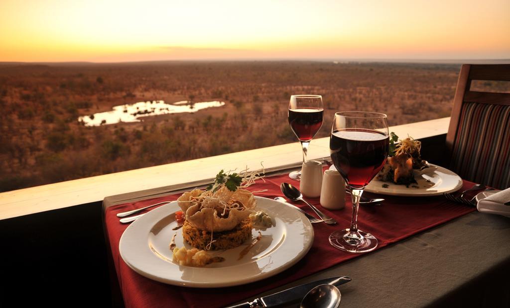 Victoria Falls Safari Suites Exteriör bild