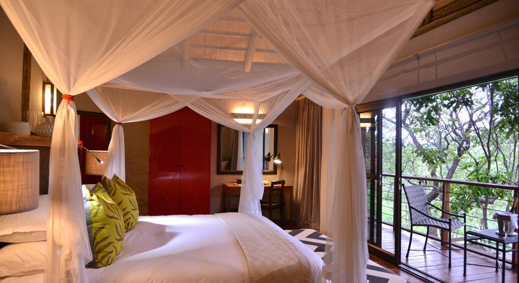 Victoria Falls Safari Suites Exteriör bild