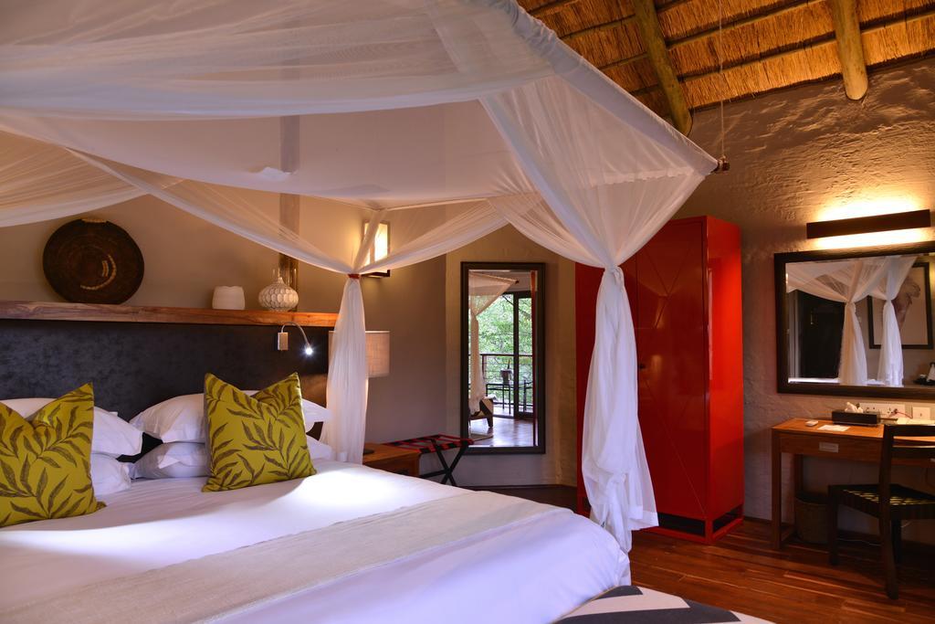 Victoria Falls Safari Suites Exteriör bild