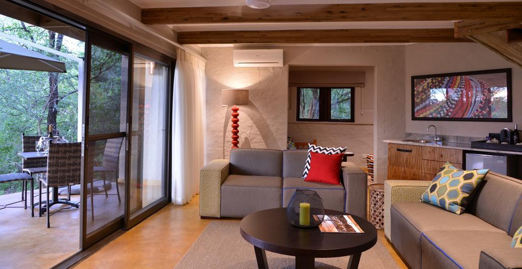 Victoria Falls Safari Suites Exteriör bild