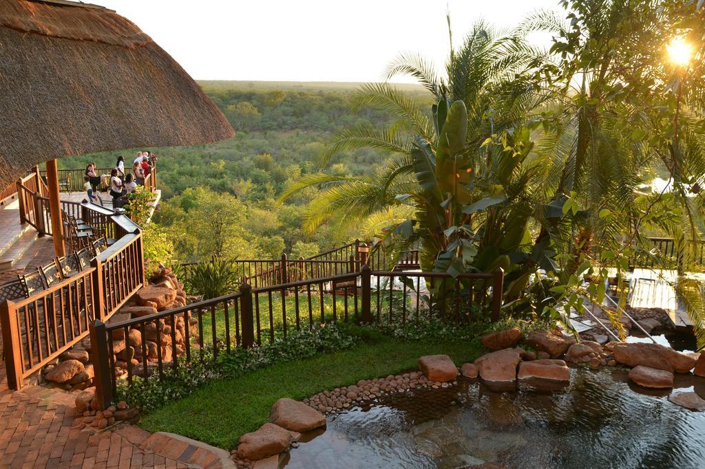 Victoria Falls Safari Suites Exteriör bild