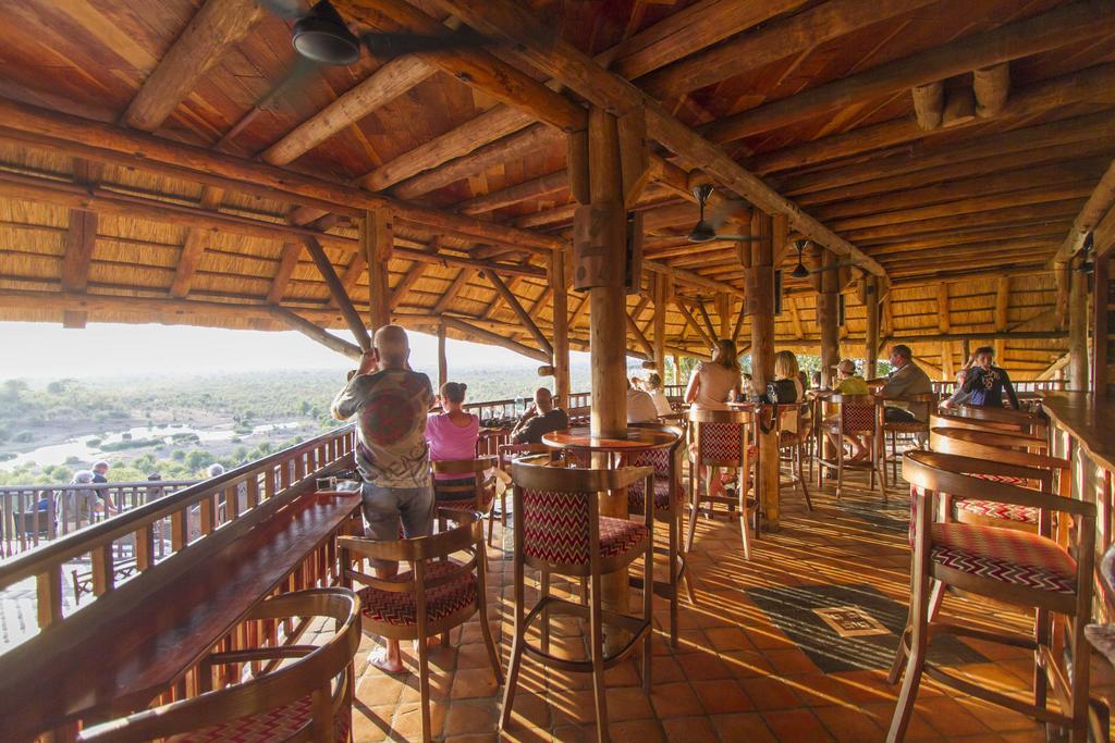 Victoria Falls Safari Suites Exteriör bild
