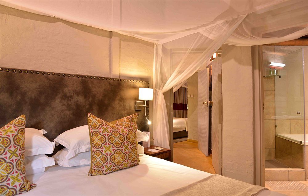 Victoria Falls Safari Suites Exteriör bild