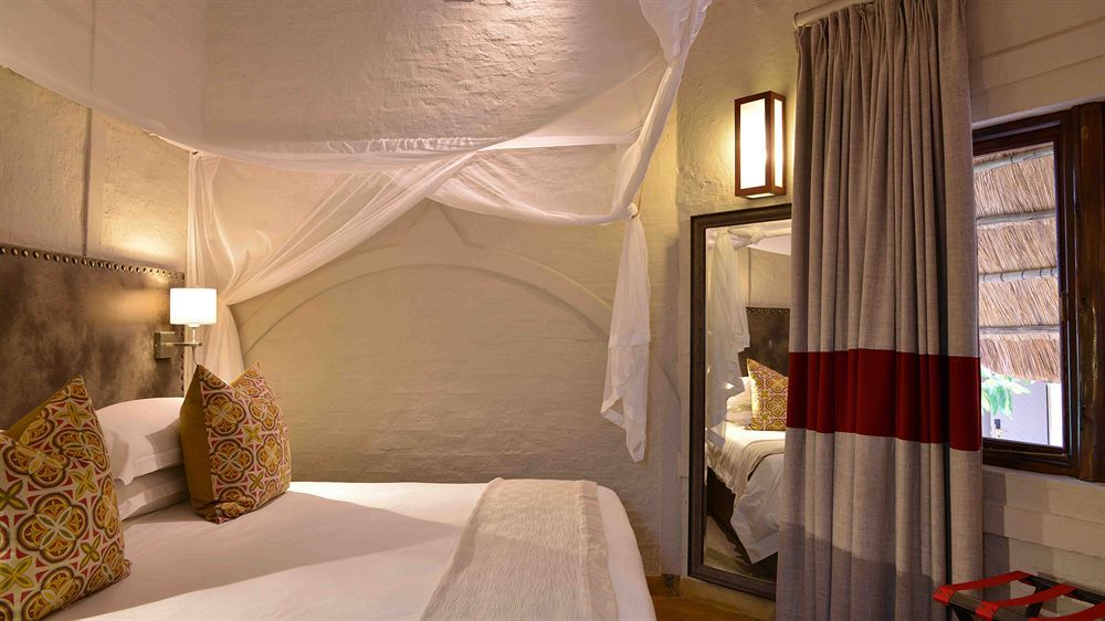 Victoria Falls Safari Suites Exteriör bild