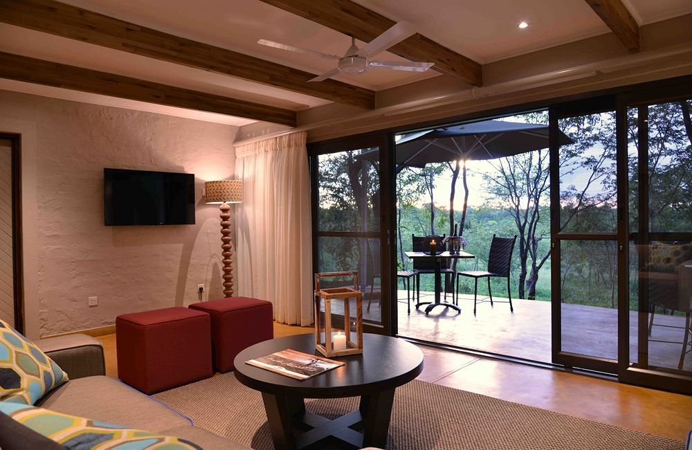 Victoria Falls Safari Suites Exteriör bild