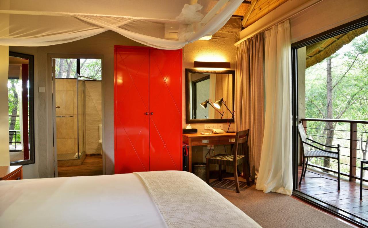 Victoria Falls Safari Suites Rum bild